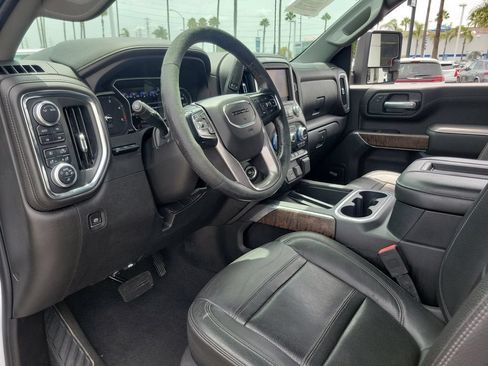 Used 2020 GMC Sierra 3500 Denali w/ Denali Ultimate Package AWD/4WD image 18