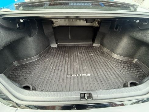 Used 2018 Toyota Camry SE w/ Moonroof Package image 29