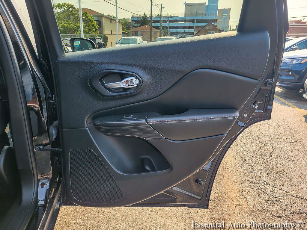 Certified 2017 Jeep Cherokee Latitude w/ Comfort & Sound Group FWD image 23