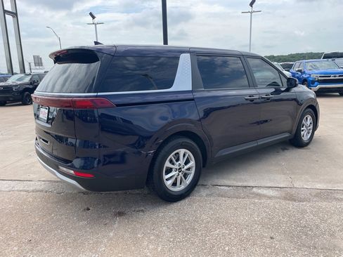 Used 2022 Kia Carnival LX image 5