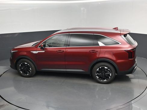 Certified 2025 Kia Sorento S FWD image 14