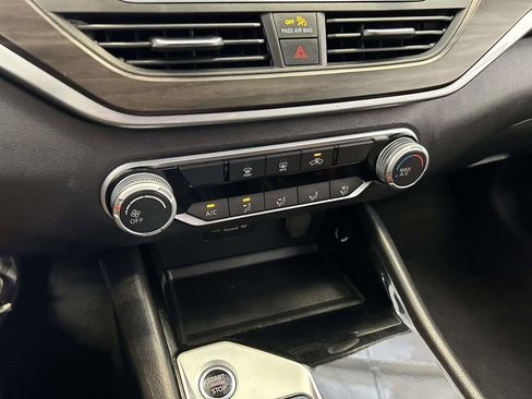 Used 2024 Nissan Altima 2.5 SV FWD image 23