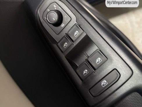 New 2026 Volkswagen Taos SE image 11