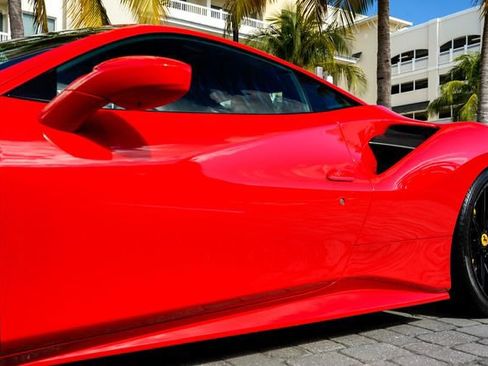 Used 2018 Ferrari 488 GTB image 11