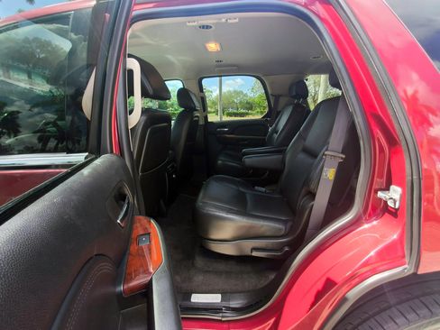 Used 2007 Cadillac Escalade Luxury image 10