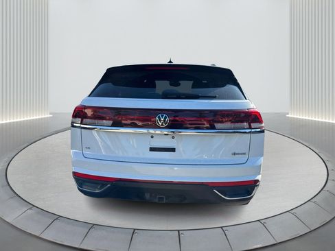 Used 2024 Volkswagen Atlas Cross Sport SE w/ Panoramic Sunroof Package image 7