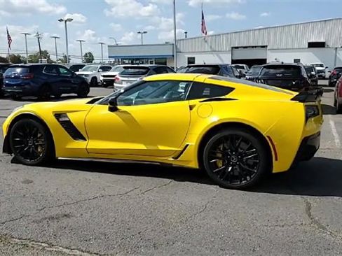 Used 2015 Chevrolet Corvette Z06 w/ 3LZ Preferred Equipment Group image 6