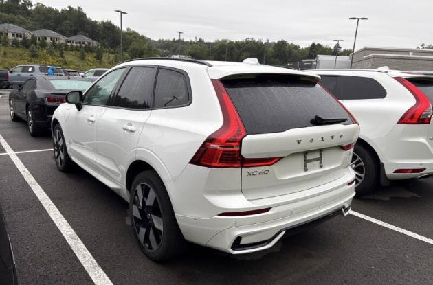Used 2024 Volvo XC60 T8 Plus w/ Climate Package AWD/4WD image 3