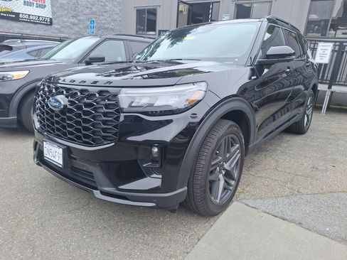 Used 2026 Ford Explorer ST-Line w/ ST-Line Street Pack AWD/4WD image 3