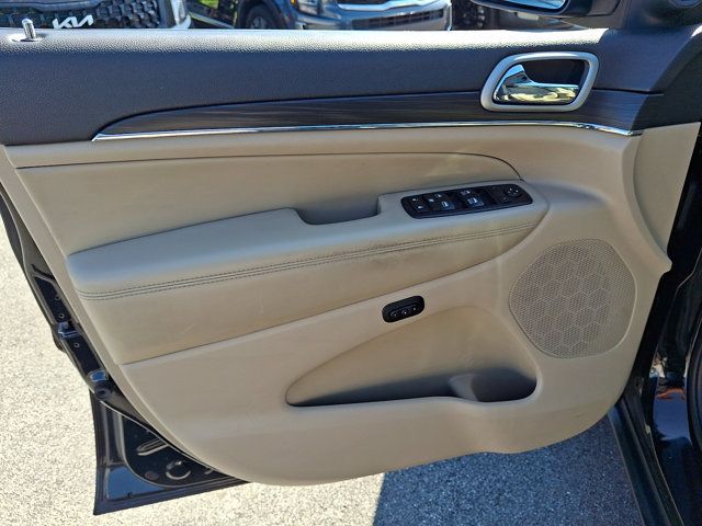 Used 2020 Jeep Grand Cherokee Limited w/ Luxury Group II AWD/4WD image 13