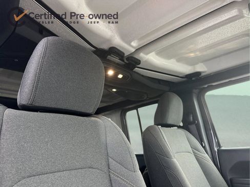 Used 2024 Jeep Wrangler Unlimited AWD/4WD image 18
