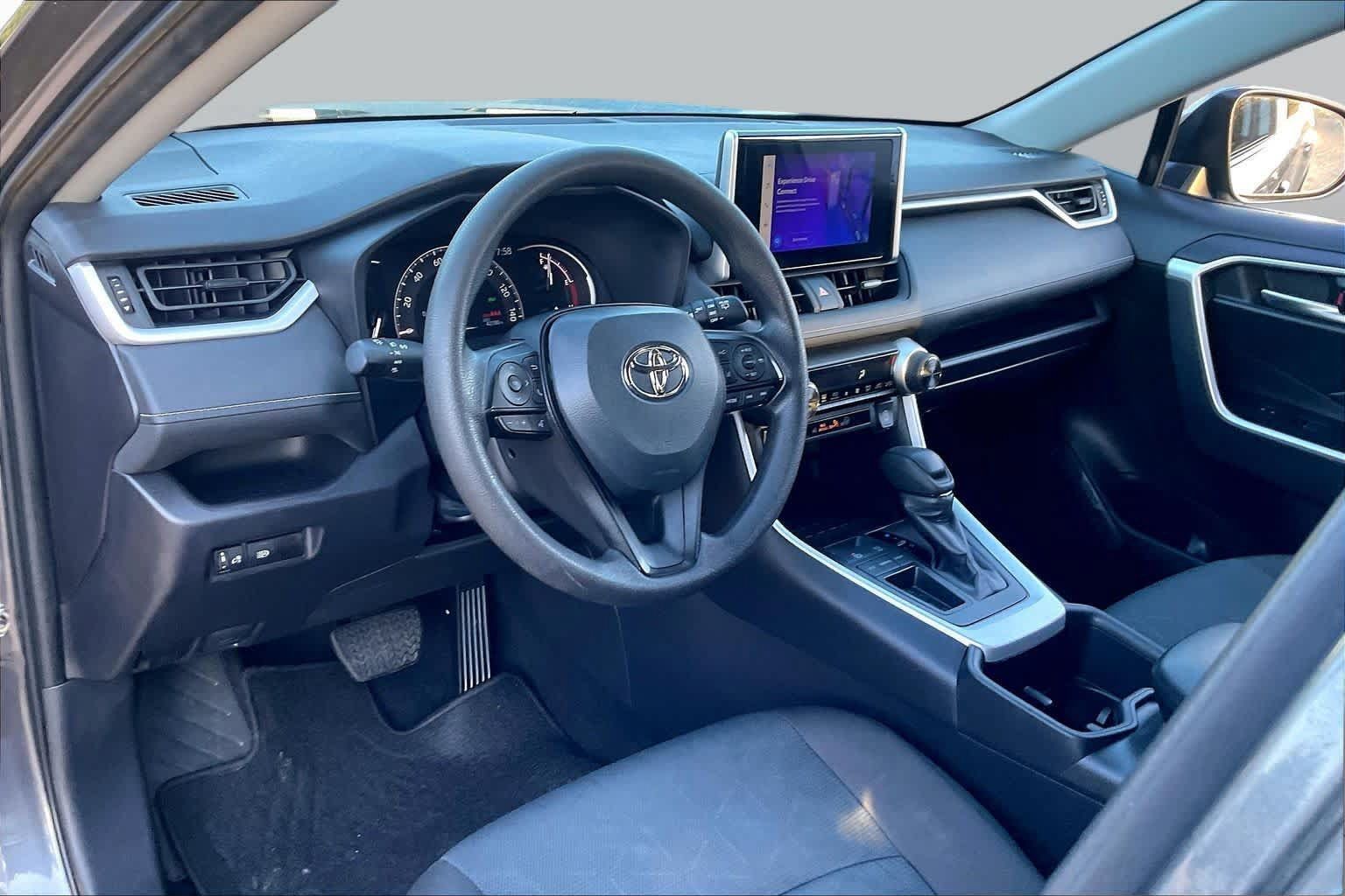 Used 2025 Toyota RAV4 XLE FWD image 17