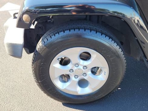 Used 2013 Jeep Wrangler Unlimited Sahara image 8