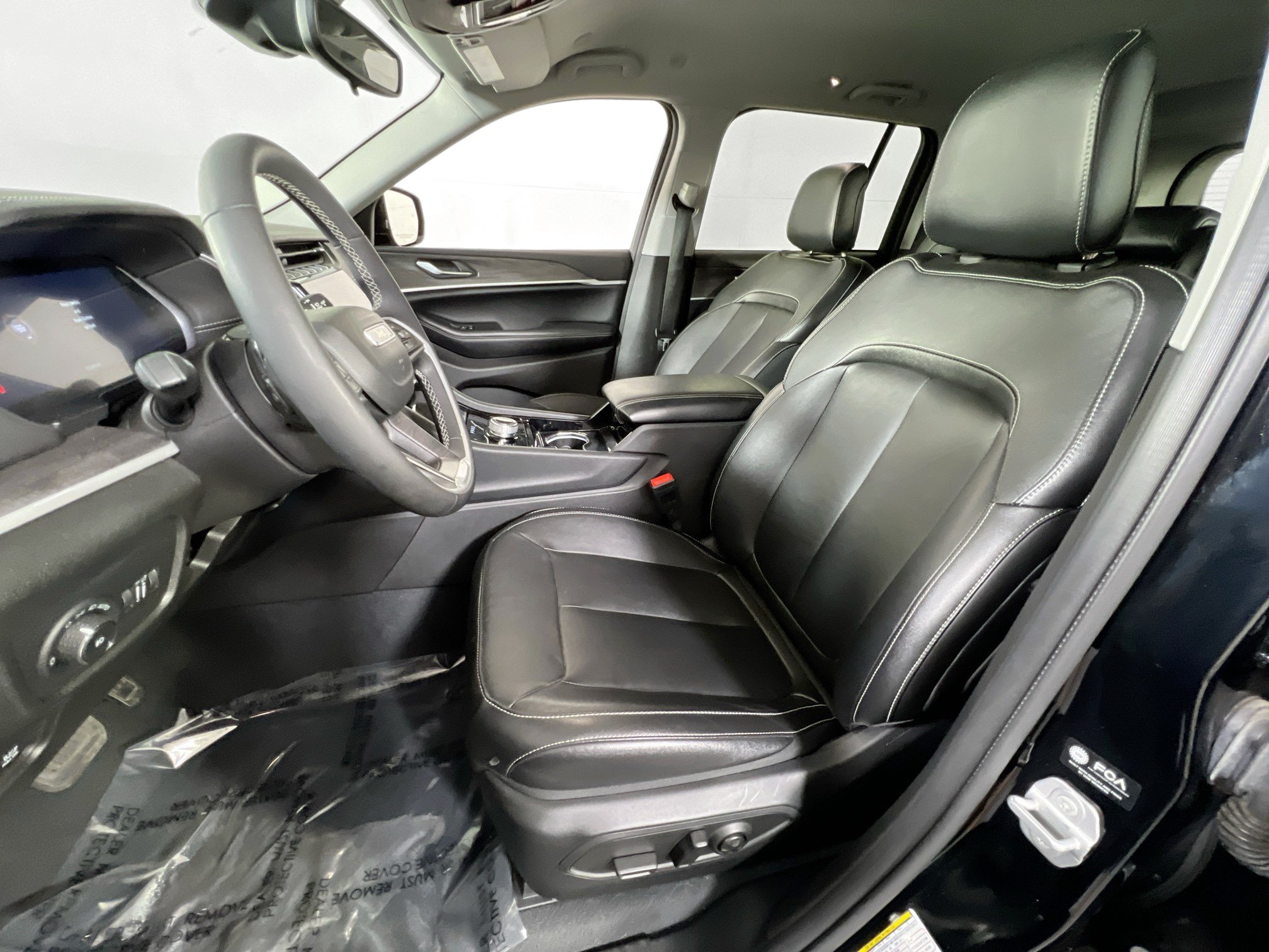 Used 2023 Jeep Grand Cherokee Limited AWD/4WD image 21