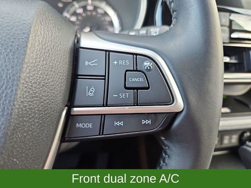 Used 2023 Toyota Highlander XLE image 12