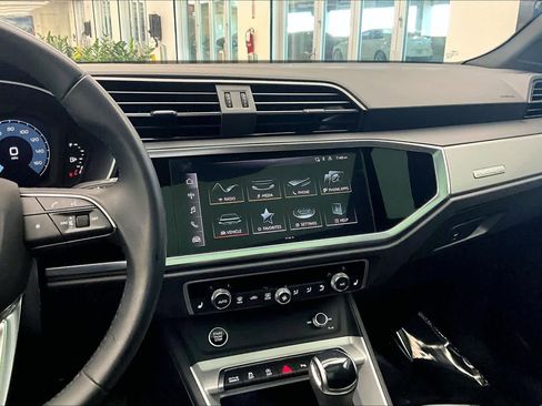 Used 2024 Audi Q3 2.0T Premium w/ Convenience Package image 7