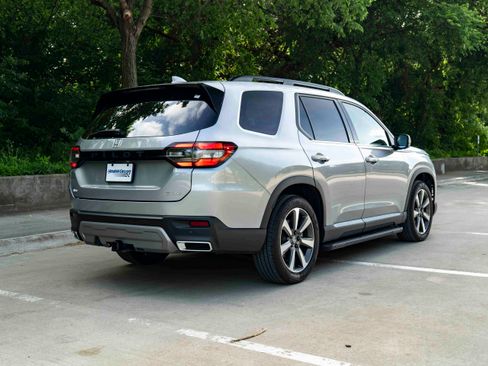 Certified 2024 Honda Pilot Elite image 9