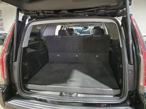 Used 2019 Cadillac Escalade ESV Luxury RWD image 48