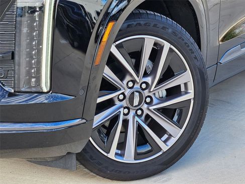 New 2026 Cadillac Vistiq Sport w/ LPO, Floor Liner Package AWD/4WD image 8