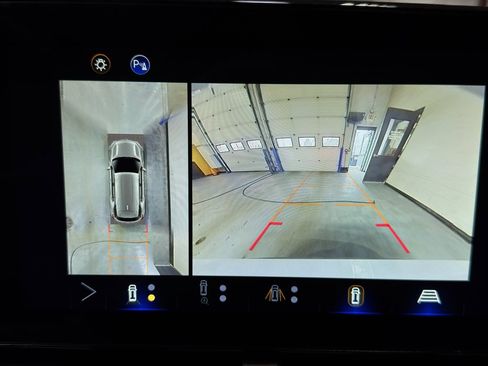 Used 2025 Chevrolet Equinox LT w/ Convenience Package II image 30