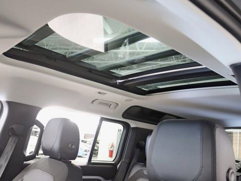 Used 2020 Land Rover Defender 110 First Edition image 33