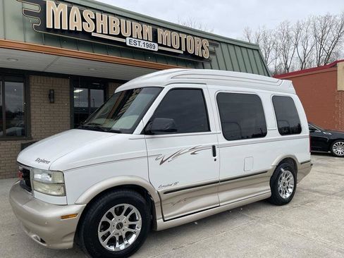 Used 2004 GMC Safari Conversion image 2