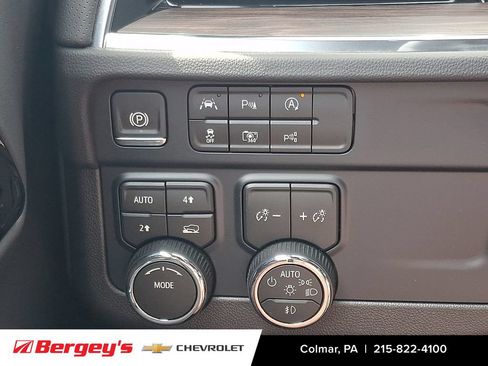 Certified 2026 Chevrolet Suburban Premier AWD/4WD image 28