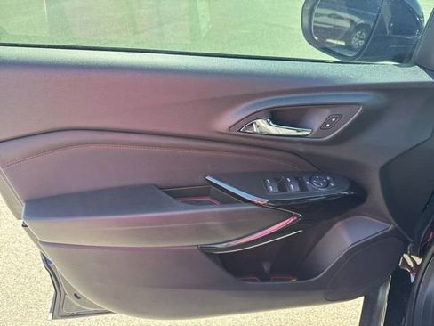 Used 2025 Chevrolet Trax RS w/ Sunroof Package FWD image 12