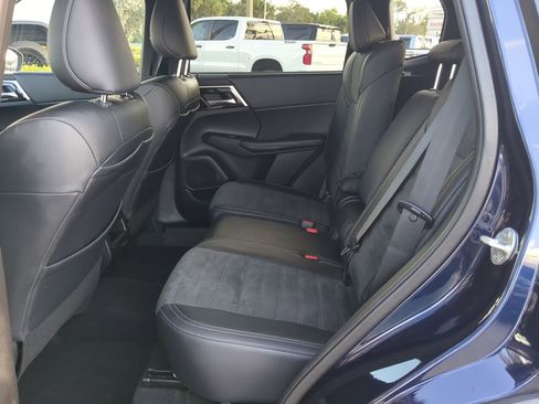 Used 2024 Mitsubishi Outlander SE Black Edition image 14