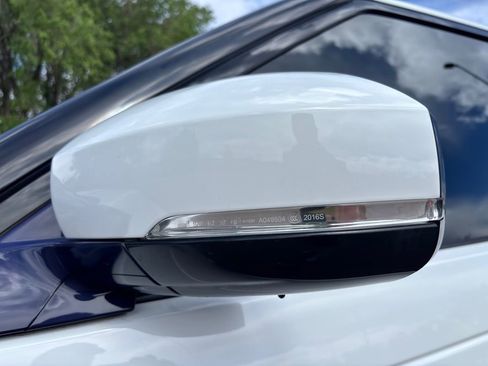 Used 2017 Land Rover Discovery HSE Luxury AWD/4WD image 11