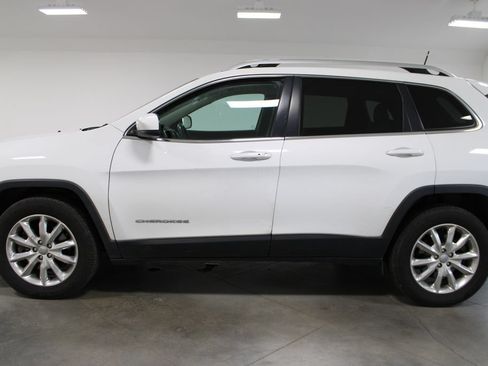 Used 2016 Jeep Cherokee Limited AWD/4WD image 6