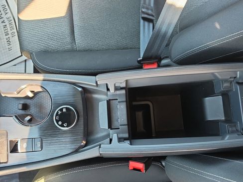 Used 2024 Nissan Rogue SV image 28