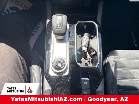 New 2026 Mitsubishi Outlander SE image 15