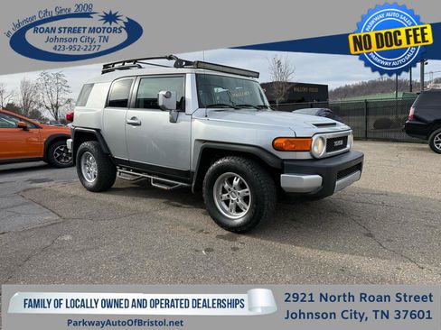Used 2007 Toyota FJ Cruiser 2WD image 1