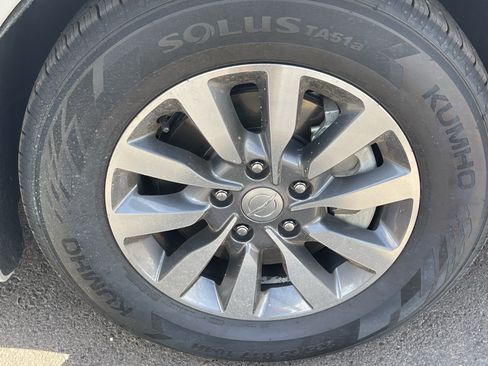 Used 2020 Chrysler Pacifica Limited w/ Advanced Safetytec Group FWD image 8