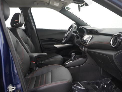 Used 2020 Nissan Kicks SR w/ SR Premium Package FWD image 12