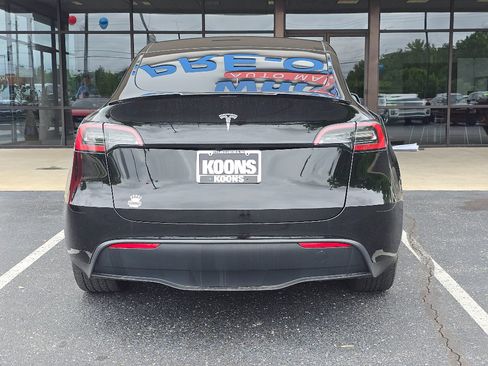 Used 2025 Tesla Model Y Long Range RWD image 4