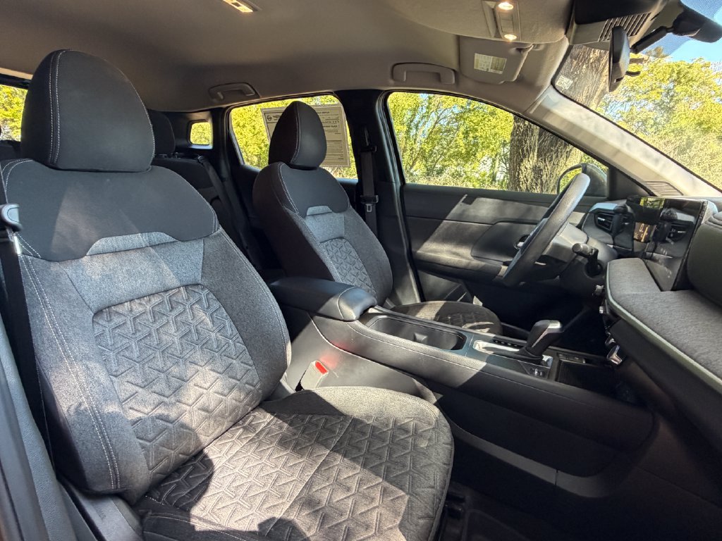 Used 2025 Nissan Kicks SV FWD image 9