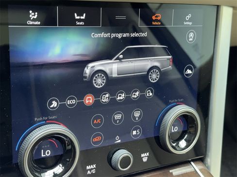 Used 2020 Land Rover Range Rover Long Wheelbase HSE image 34