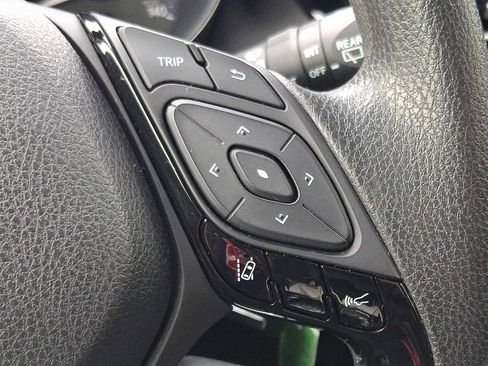 Used 2020 Toyota C-HR LE FWD image 21