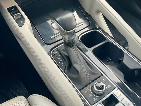 Used 2022 Kia Telluride SX w/ SX Prestige Package image 17