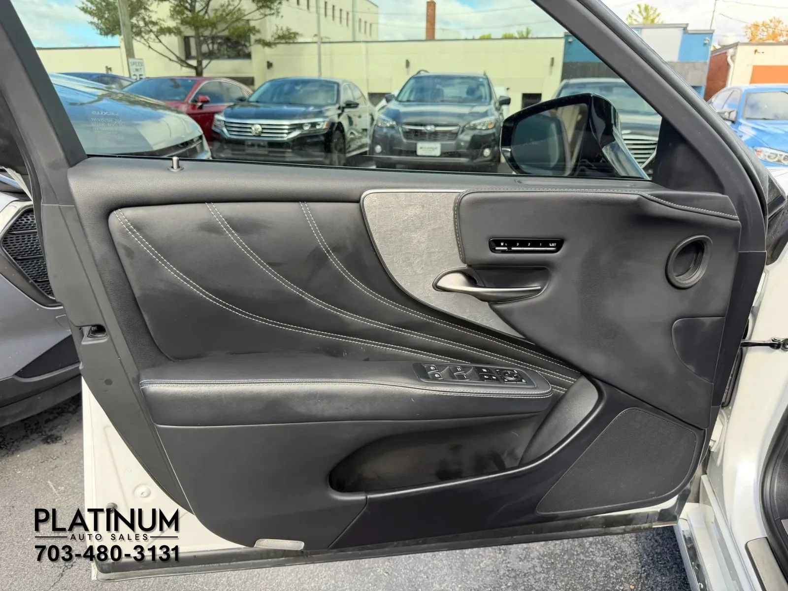 Used 2023 Lexus LS 500h AWD w/ Luxury Package image 20