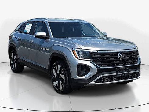 Used 2024 Volkswagen Atlas Cross Sport SE FWD image 3