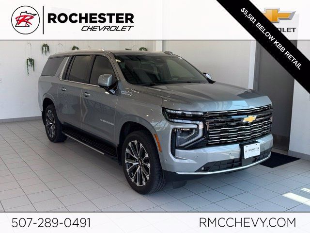 Used 2025 Chevrolet Suburban High Country AWD/4WD image 1