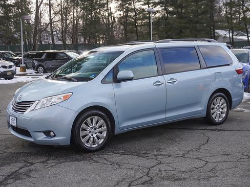 Used 2016 Toyota Sienna XLE image 9