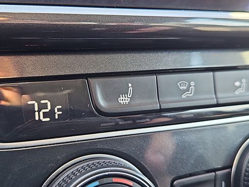 Used 2017 Volkswagen e-Golf SEL Premium image 13