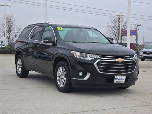 Used 2021 Chevrolet Traverse LT image 3