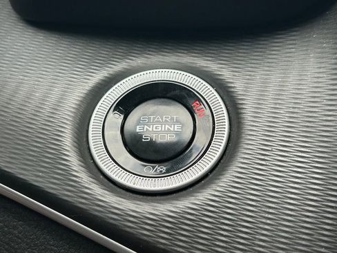 Used 2024 Jeep Grand Cherokee Laredo X image 29