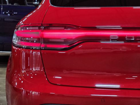 Used 2023 Porsche Macan AWD/4WD image 22