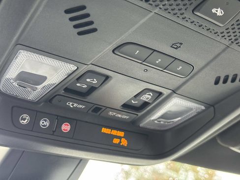 Used 2025 Cadillac XT6 Premium Luxury image 30